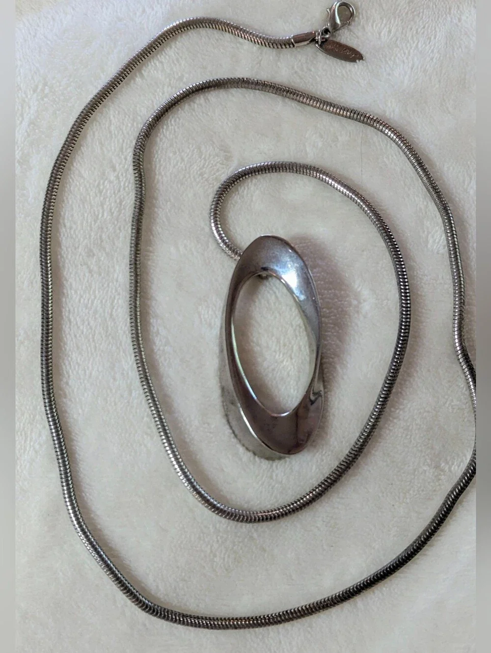 Soho Design VTG SilverTone Long SnakeChain Open Oval Pendant Necklace + FREE GIF - Picture 3 of 3
